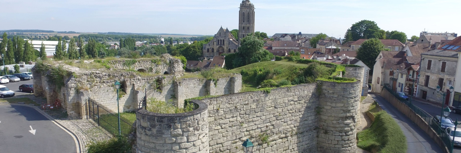 Remparts royaux du château de Beaumont